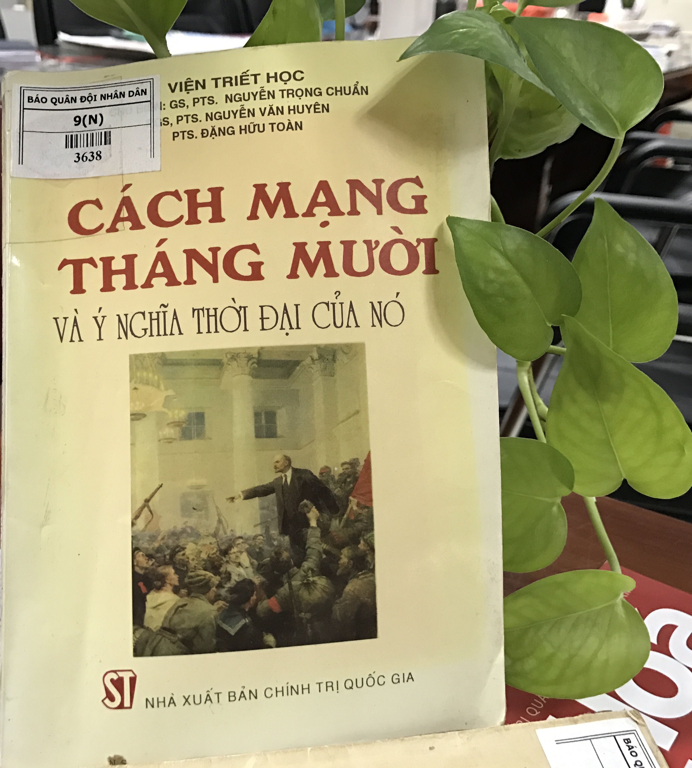“Cách mạng Tháng Mười và ý nghĩa thời đại của nó”- một cuốn sách hay và ý nghĩa
