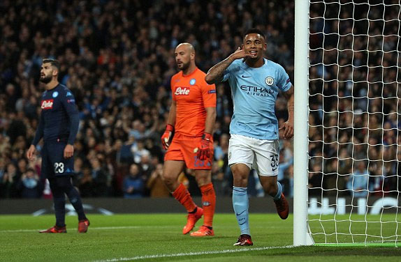 Real chia điểm trên sân nhà, Man City duy trì mạch thắng