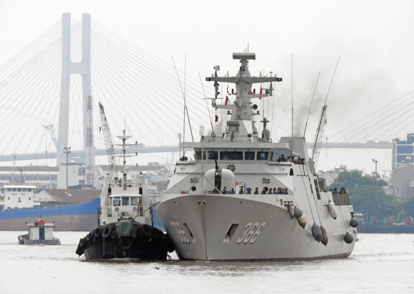 Tàu Hải quân Indonesia thăm TP Hồ Chí Minh