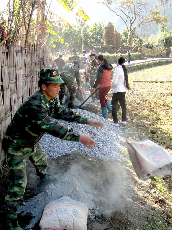 Chỉ trong 5 năm triển khai, với sự giúp sức của bộ đội biên phòng, đến nay hầu hết các con đường liên thôn ở Xuân Trường, xã Khánh Xuân, huyện Thông Nông đã được bê tông hóa.