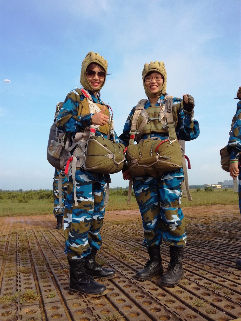 Tất cả đều rất tự hào, hạnh phúc trước thời khắc được thực hiện đam mê chinh phục bầu trời.