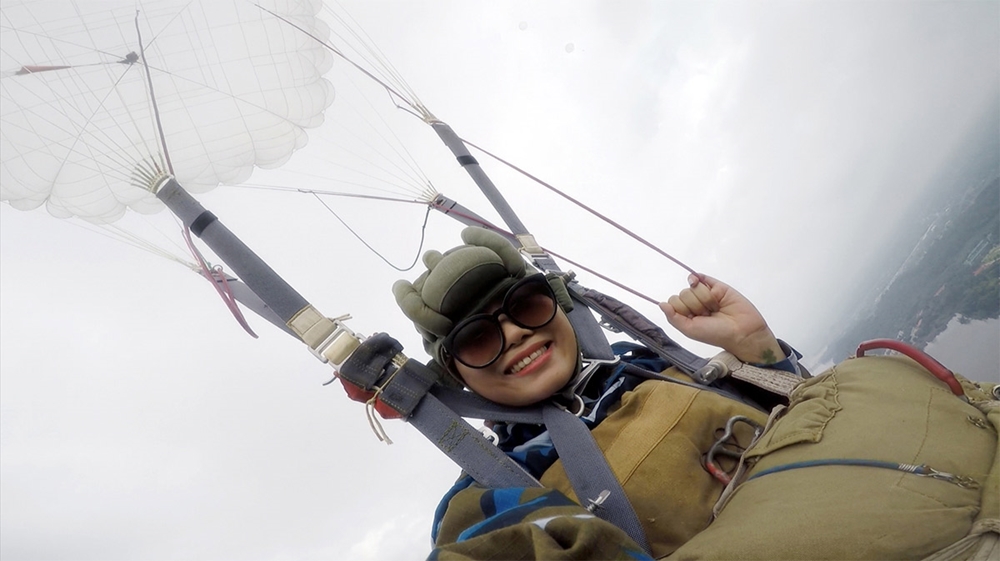 Những giây phút quý giá trên không được các học viên sử dụng camera nhỏ gắn ở tay hay mũi giày để quay lại, và lưu giữ như một kỷ niệm ngọt ngào.