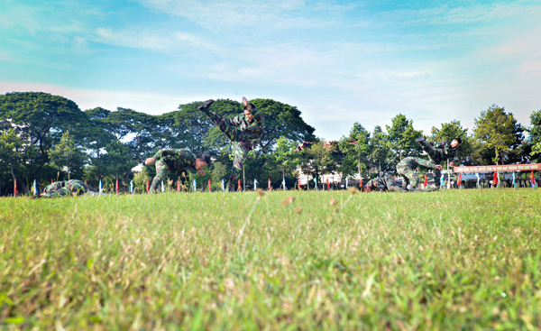 Rèn luyện kỹ thuật chiến đấu tay không.