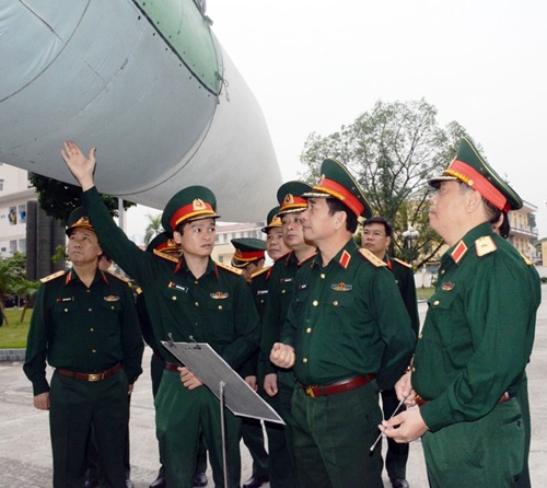 Thượng tướng Phan Văn Giang làm việc với Viện Vũ khí, Tổng cục Công nghiệp Quốc phòng