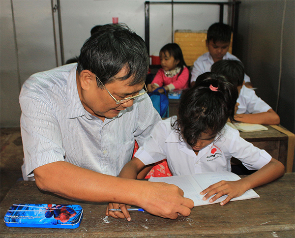 Người thương binh và lớp học tình thương giữa xóm nghèo