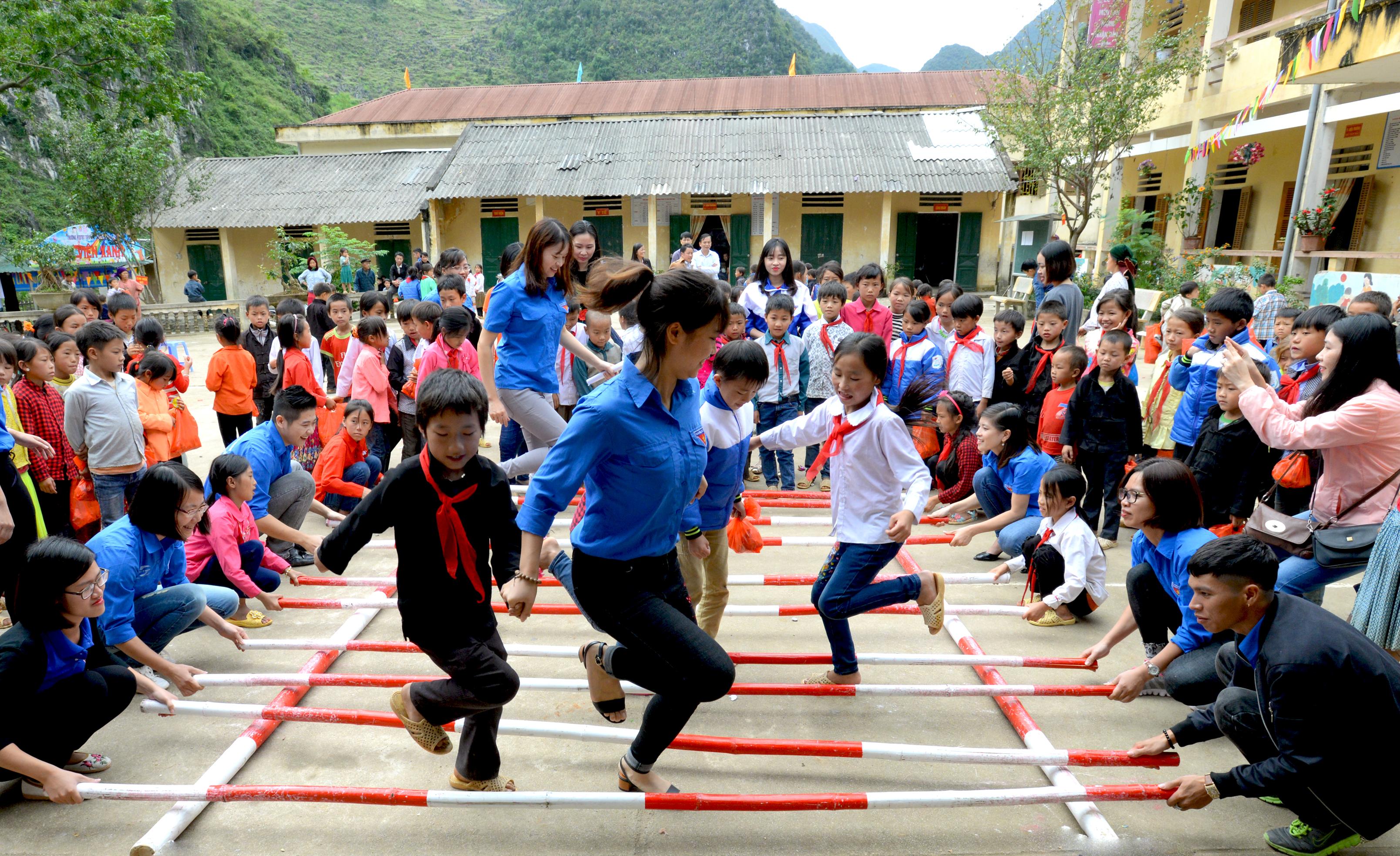 Niềm vui đến Thài Phìn Tủng