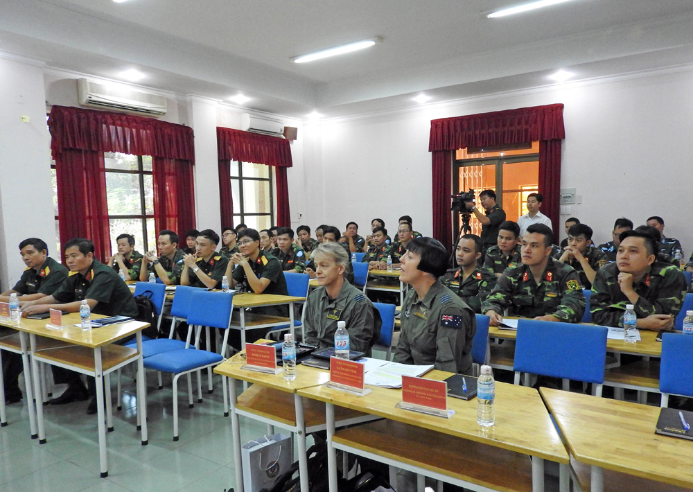 Chia sẻ kinh nghiệm cấp cứu đường không và tập huấn cấp cứu chấn thương cho các cán bộ tham gia GGHB