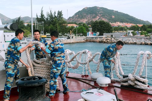 Quân và dân các địa phương gấp rút chuẩn bị phương án ứng phó bão số 12