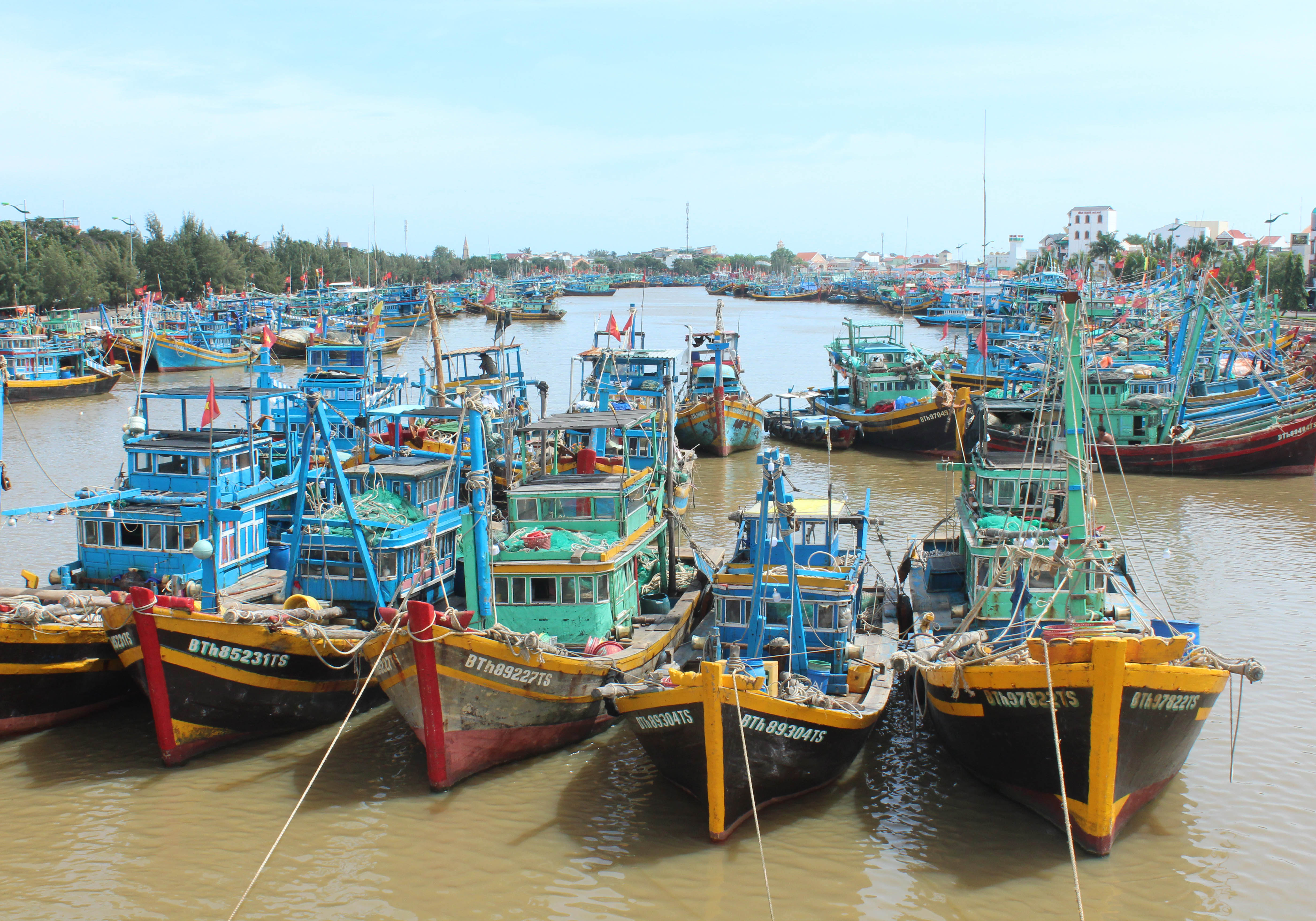 Khẩn trương đưa tàu thuyền vào vị trí trú tránh, sơ tán dân trước khi bão đổ bộ