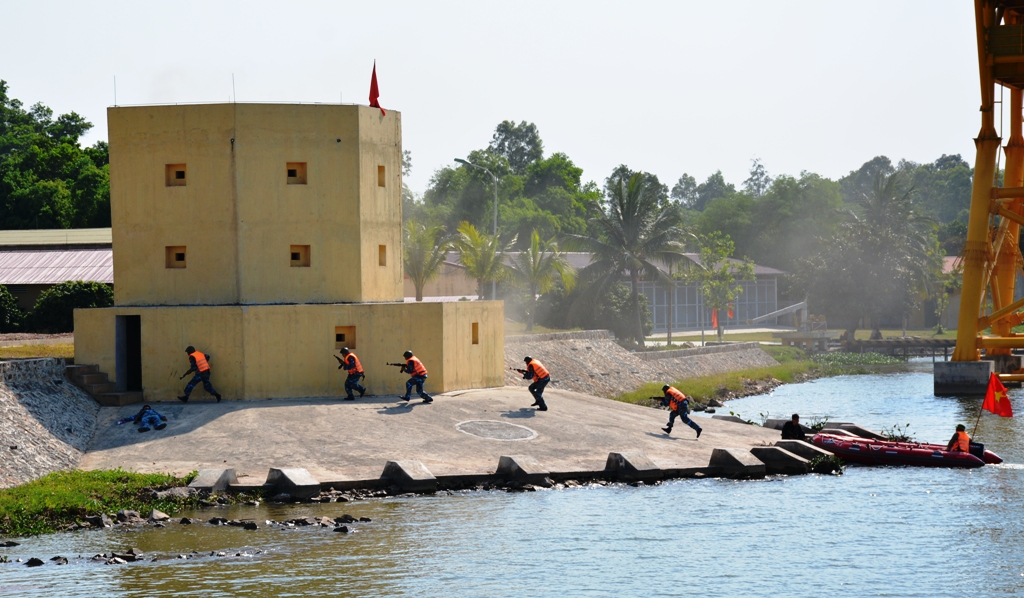 Thực hành tiếp cận và đánh chiếm đảo.