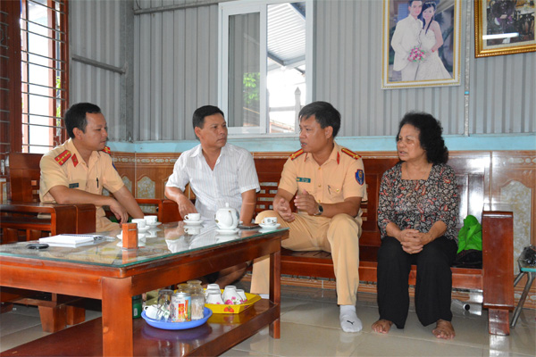 Người “neo” lại những phận đời lênh đênh