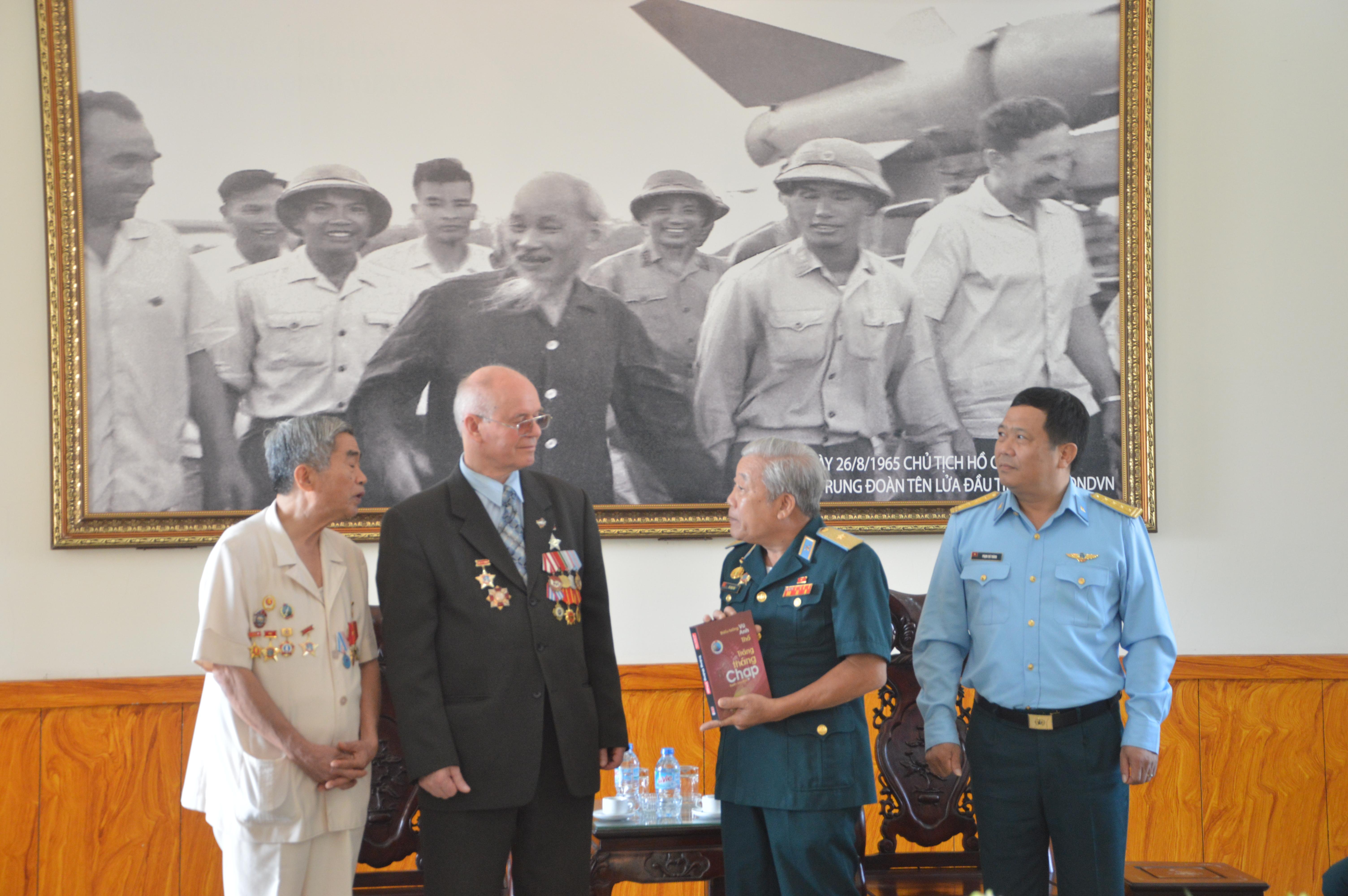 “Trung đoàn 236” bảo vệ hai Thủ đô
