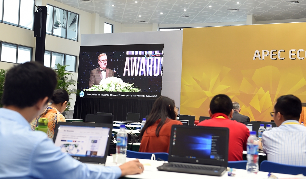 Viettel được Ủy ban Quốc gia APEC lựa chọn là đơn vị triển khai hạ tầng mạng ngoại vi đến 5 địa điểm diễn ra Tuần lễ Cấp cao APEC 2017, đảm bảo dự phòng 1+1 về truyền dẫn, đảm bảo cho dịch vụ internet, truyền hình, điện thoại cố định, điện thoại di động và một số dịch vụ khác.