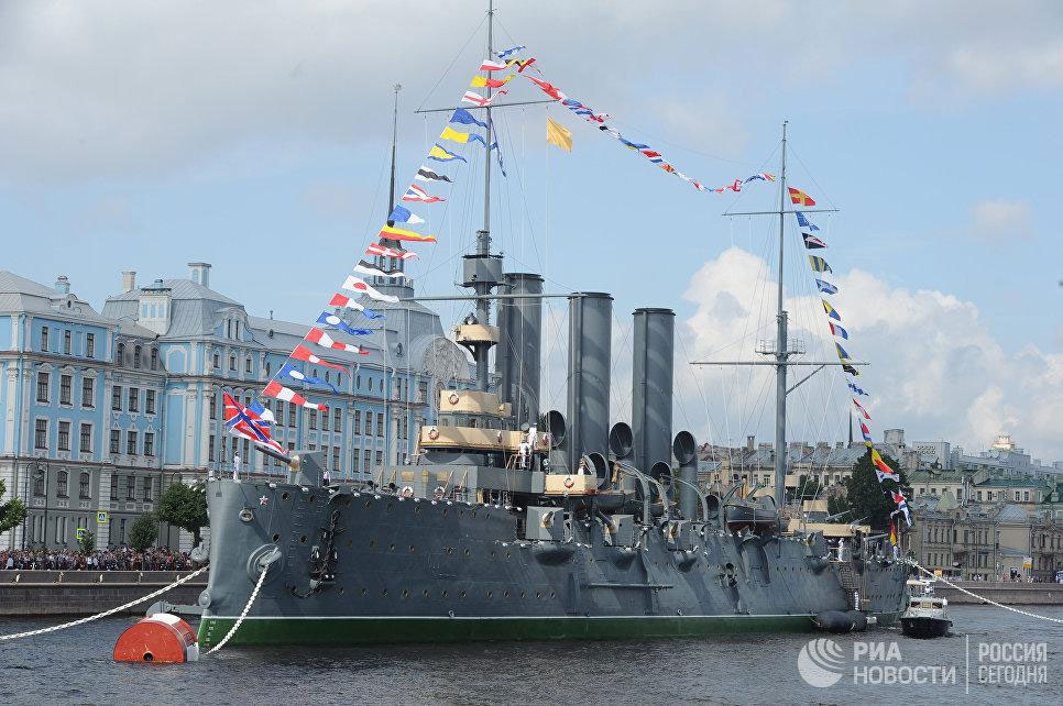 Chiến hạm Rạng Đông huyền thoại
