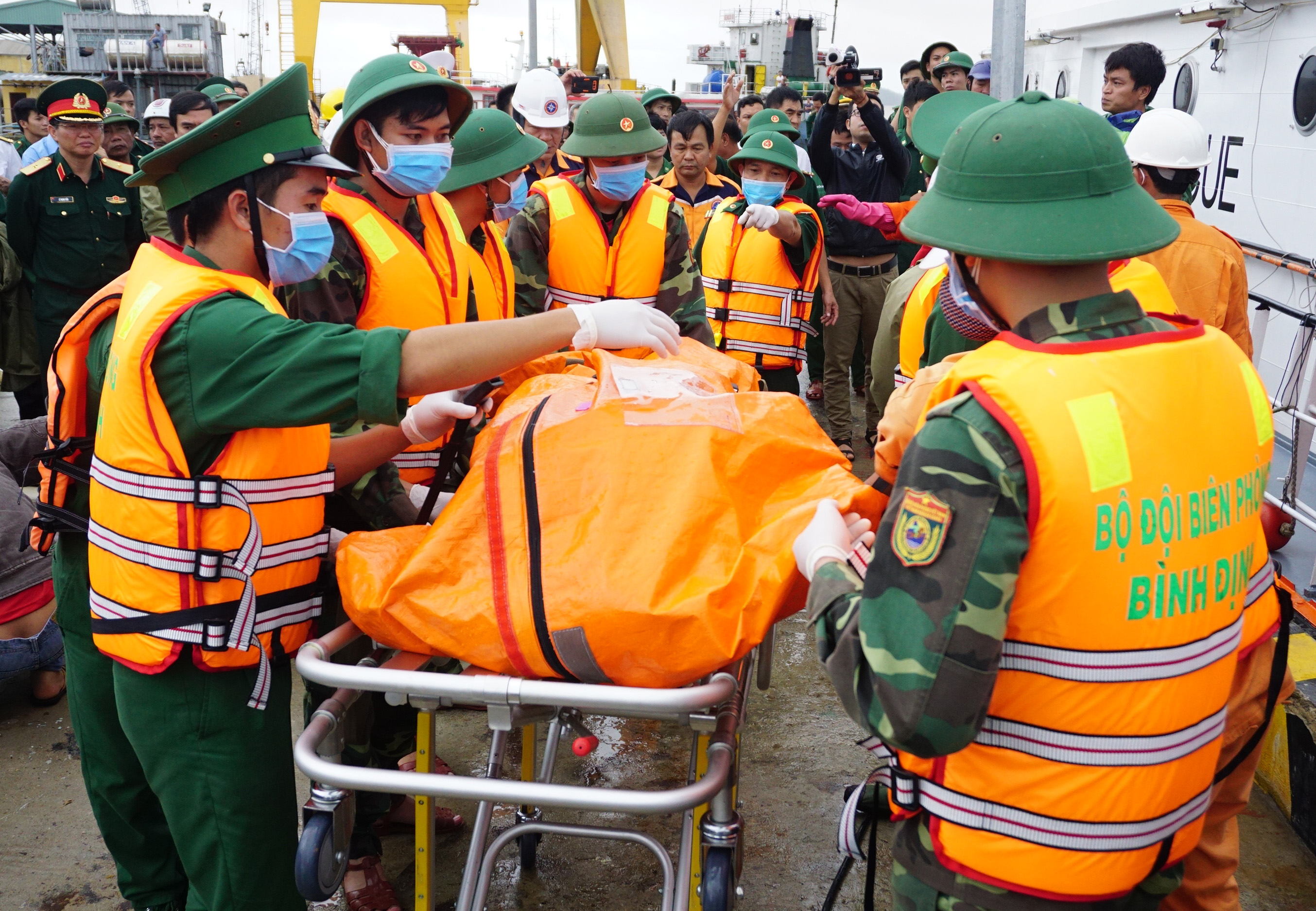 Thêm 4 thi thể thuyền viên mất tích trên vùng biển Quy Nhơn được tìm thấy