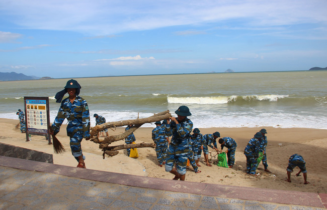 VƯỢT LÊN GIAN KHÓ