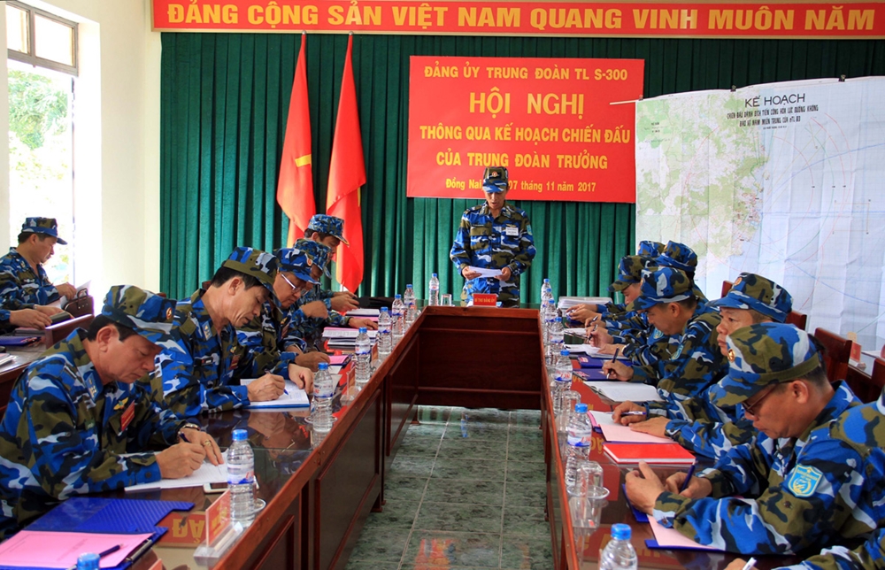 Hội nghị thông qua kế hoạch chiến đấu của Trung đoàn trưởng.