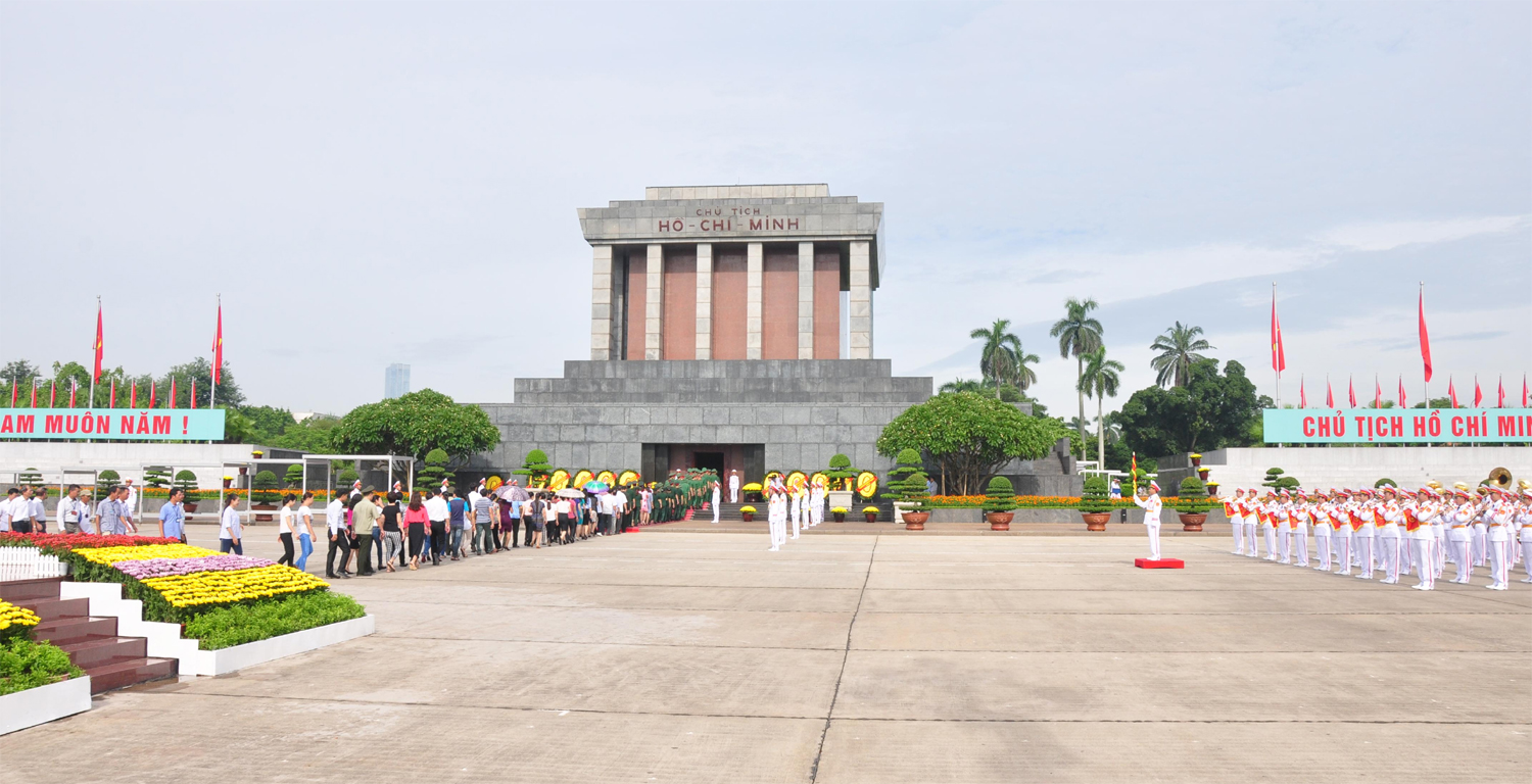 Những người bạn Nga vẹn nghĩa bên Người
