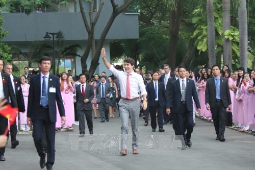 Thủ tướng Canada Justin Trudeau gặp gỡ sinh viên tại Thành phố Hồ Chí Minh