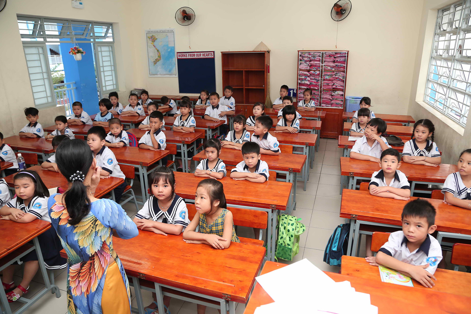 NHÀ GIÁO HỌC ỨNG XỬ