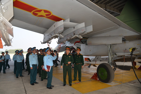 Thượng tướng Phan Văn Giang kiểm tra Trung đoàn 927, Sư đoàn Không quân 371