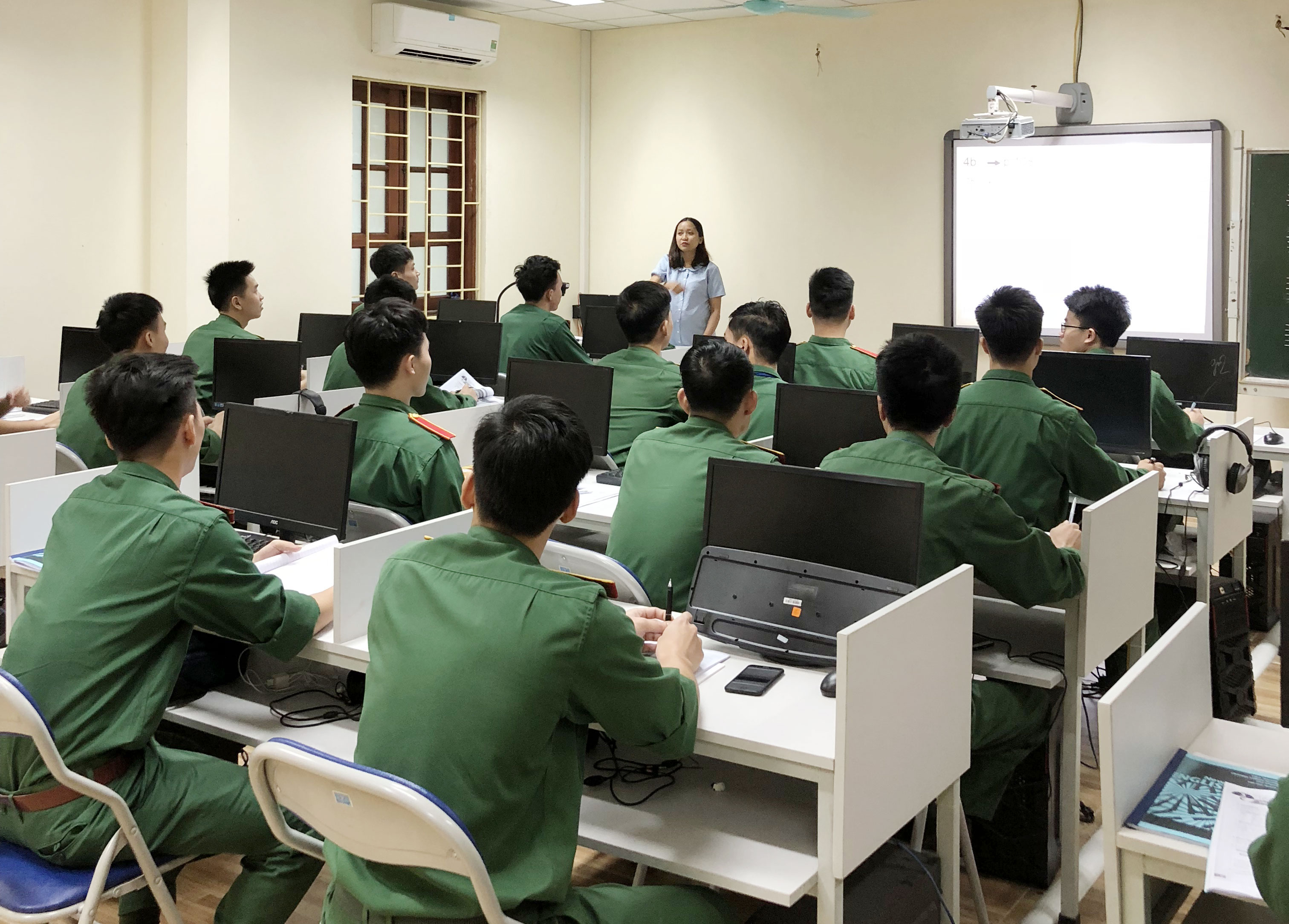 Nghệ sĩ cũng cần giỏi ngoại ngữ