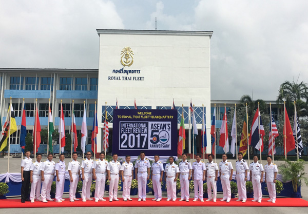  Các lực lượng tham gia AMNEX-1 tiến hành diễn tập tại bến