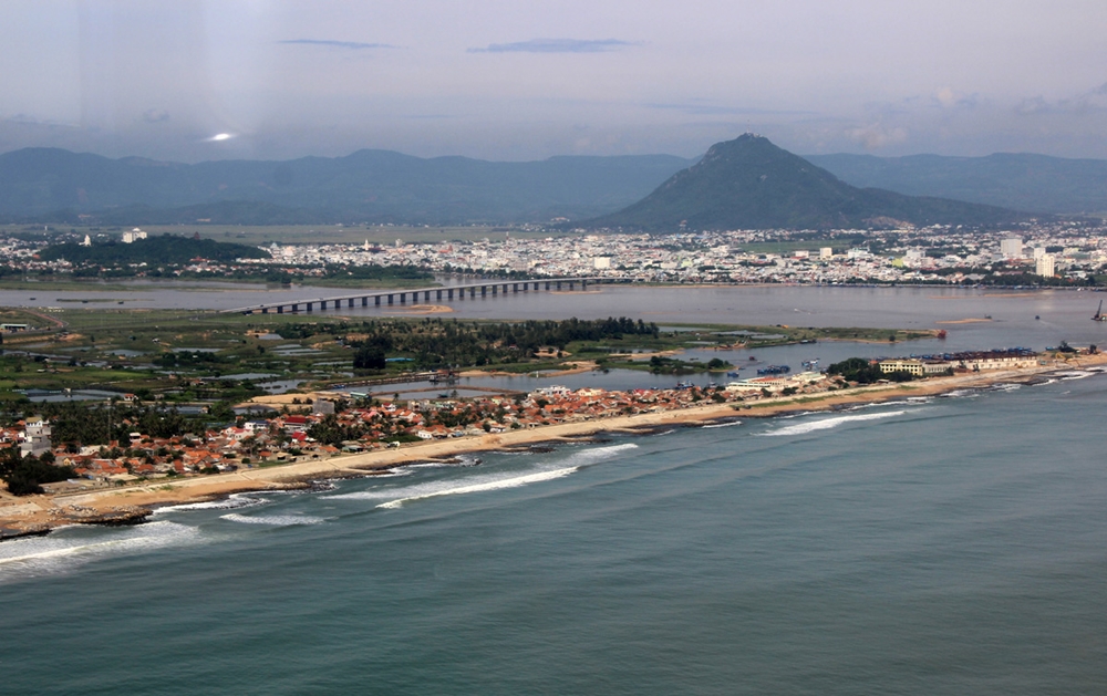 Non nước Phú Yên dưới cánh bay.