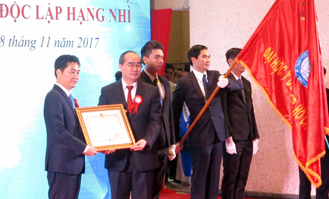 Đại học Y Dược TP Hồ Chí Minh đón nhận Huân chương Độc lập hạng Nhì