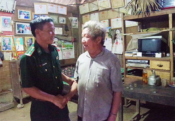 Chuyện về y sĩ Bộ đội Biên phòng ở Phà Lõm