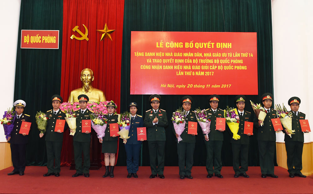 Gần 300 Nhà giáo quân đội được tặng danh hiệu Nhà giáo Nhân dân, Nhà giáo Ưu tú và Nhà giáo giỏi cấp Bộ Quốc phòng
