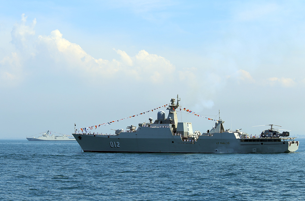 Tàu 012-Lý Thái Tổ tham gia Duyệt binh tàu quốc tế 2017
