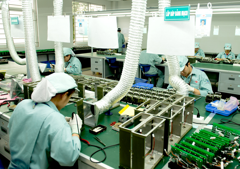 Thận trọng ở bộ phận lắp ráp bảng mạch.