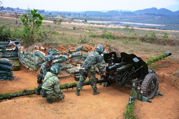 Nạp đạn Pháo 85mm.