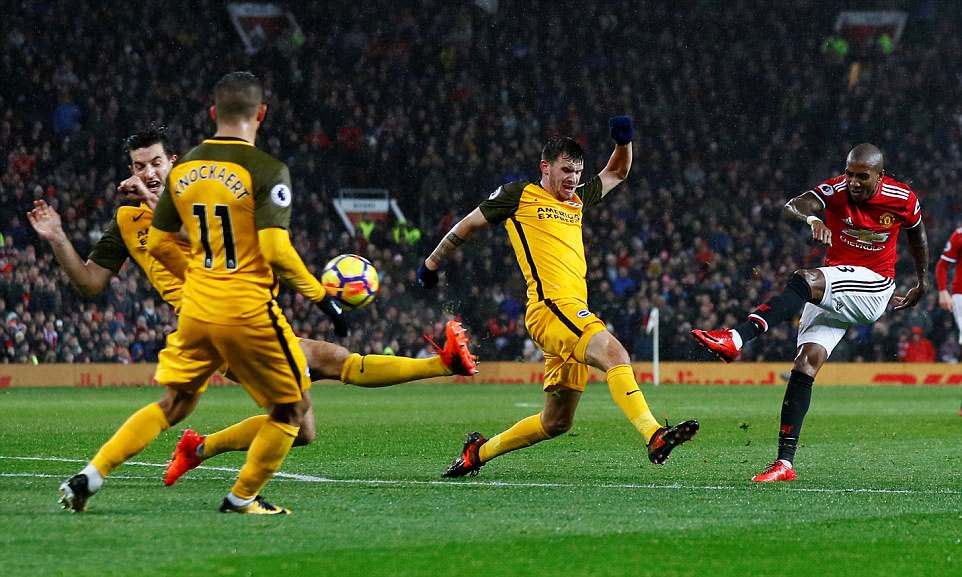 MU thắng nhọc nhằn, Liverpool chia điểm sân nhà