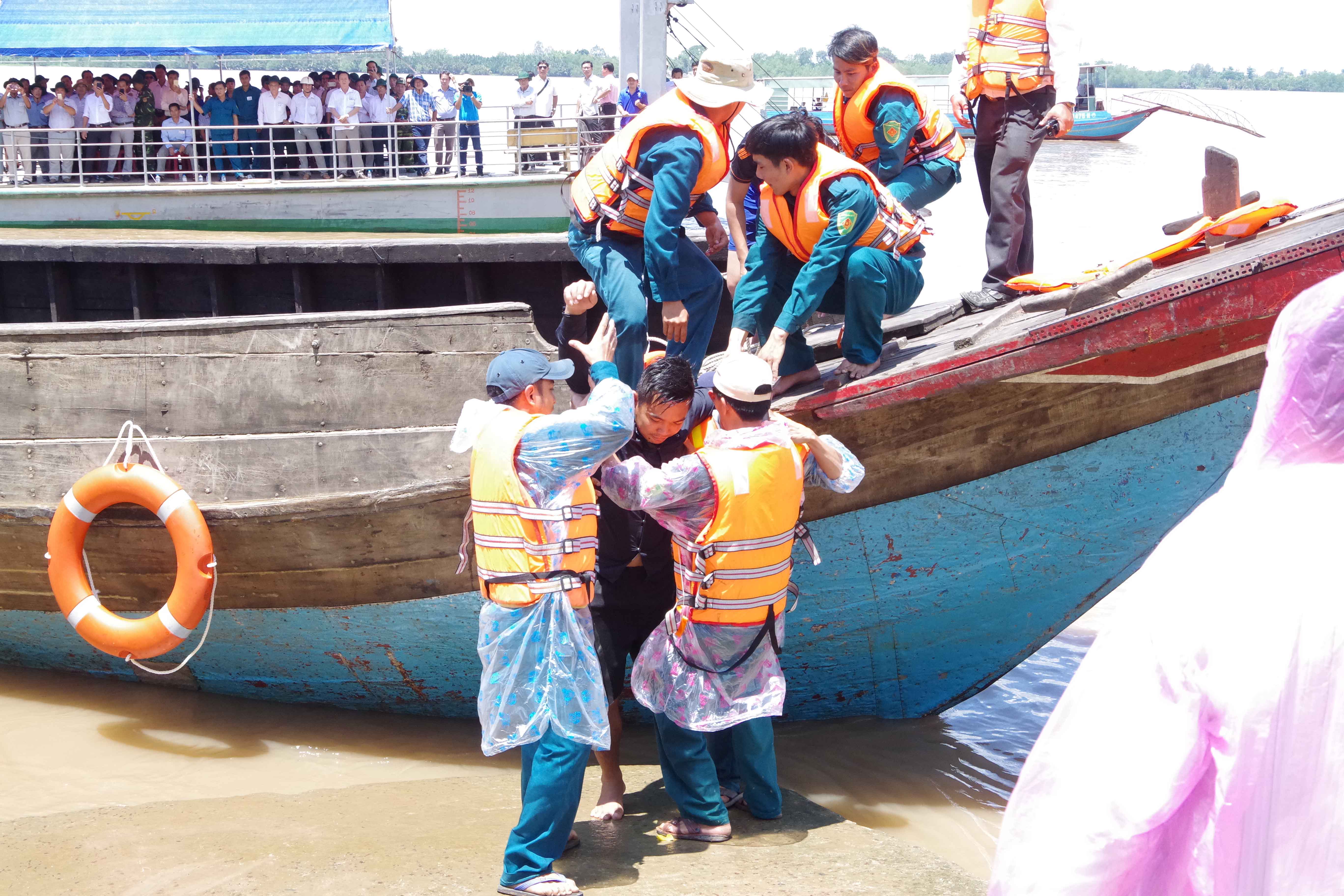 Tập huấn tìm kiếm cứu hộ, cứu nạn