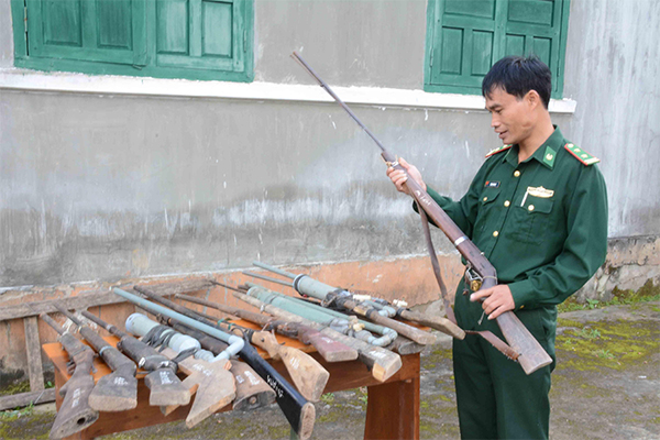 Điểm sáng vận động người dân giao nộp vũ khí, vật liệu nổ