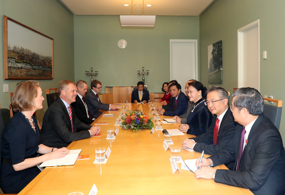 Chủ tịch Quốc hội bắt đầu thăm chính thức Australia, hội đàm với Chủ tịch Hạ viện và Chủ tịch Thượng viện Australia