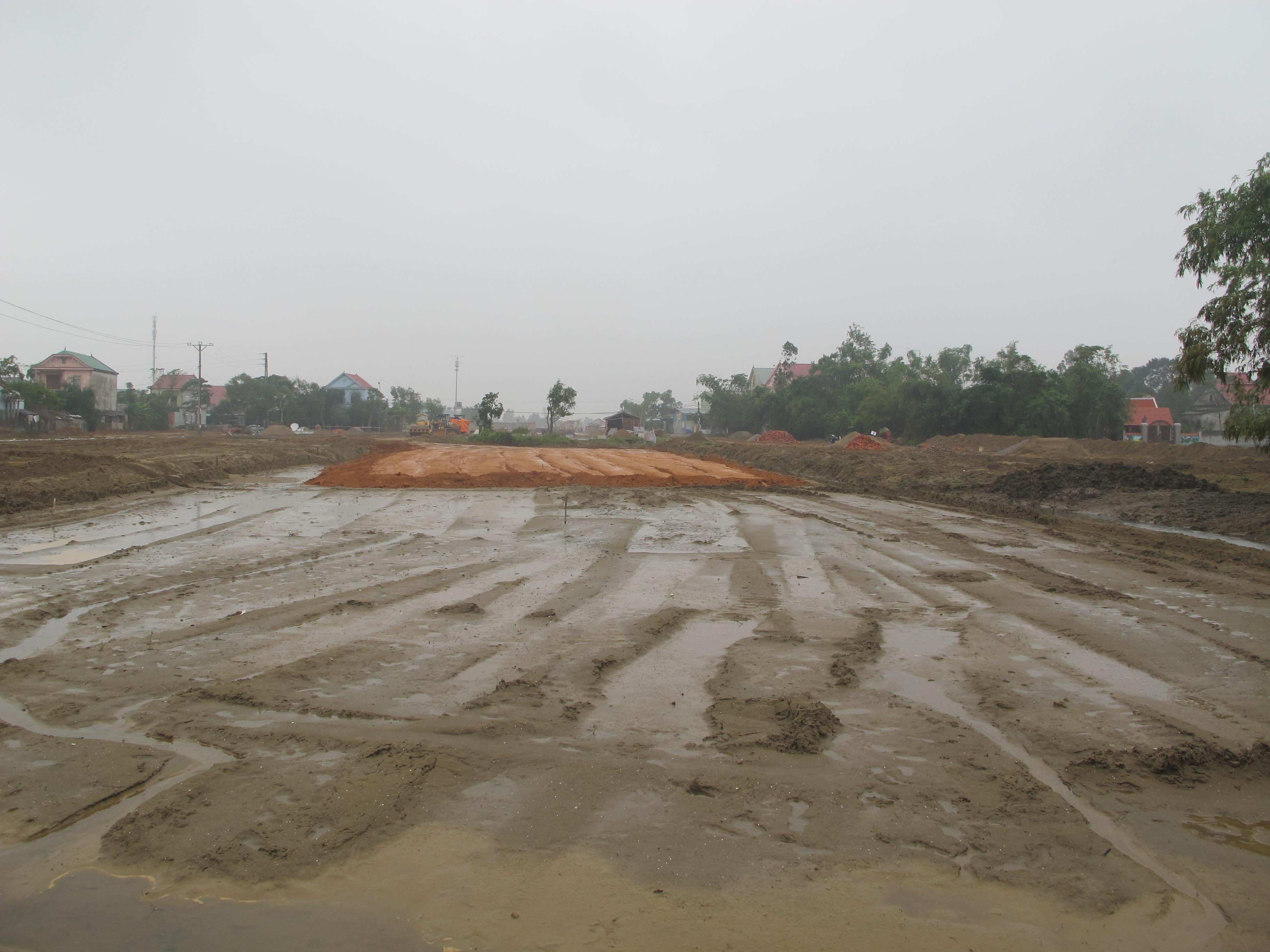 Cần xem xét lại việc thu hồi đất để phân lô bán nền
