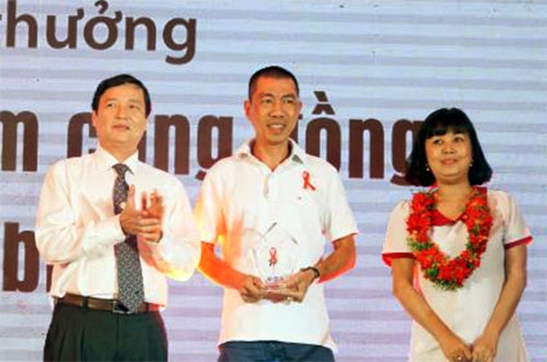 Tôn vinh những cống hiến thầm lặng trong phòng chống HIV/AIDS 