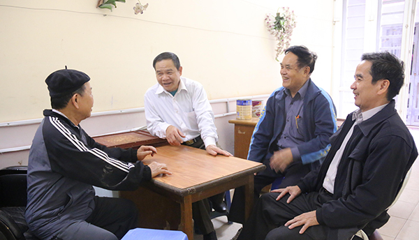 Nghỉ hưu, không nghỉ việc chung