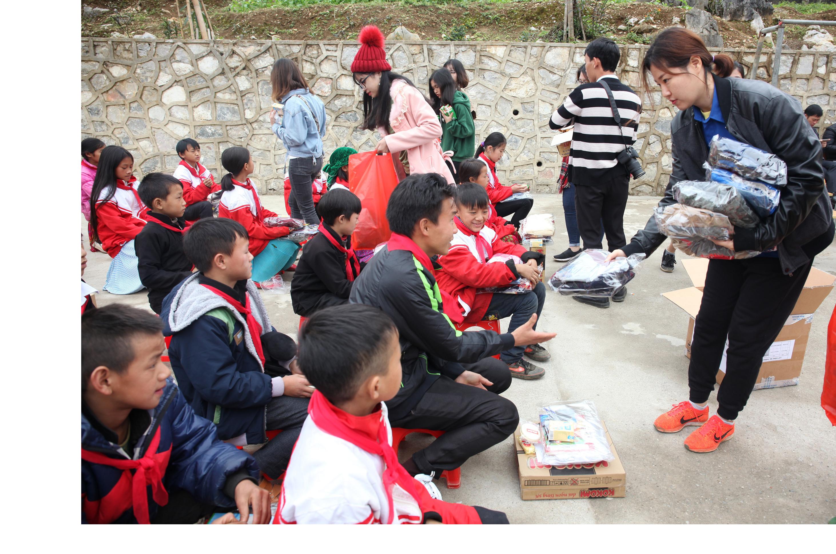 Mang hơi ấm đến Lũng Phìn