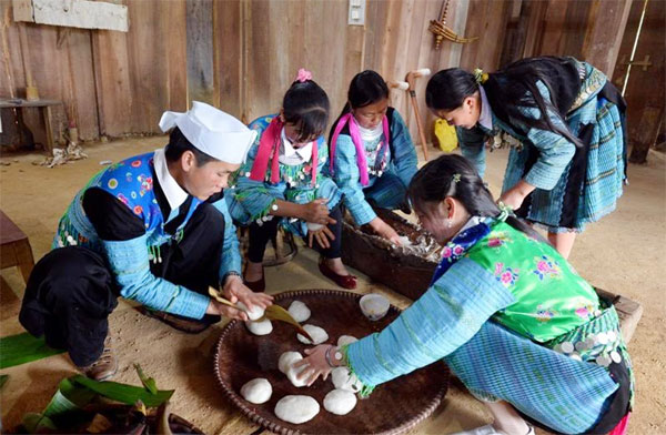 Gần 160 đồng bào của 13 dân tộc tham gia “Chợ phiên vùng cao đầu năm mới”