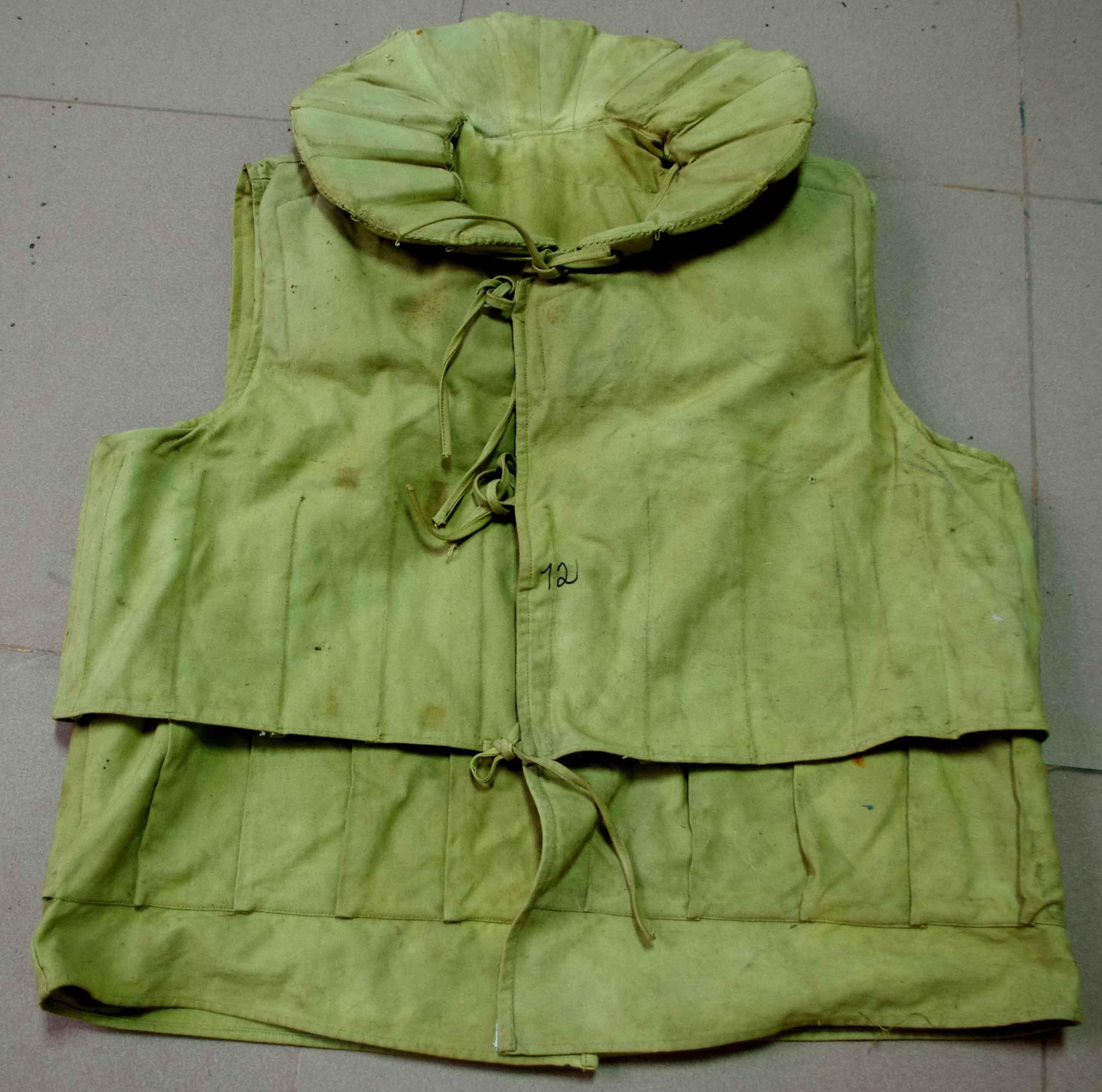 Áo giáp chống bom bi