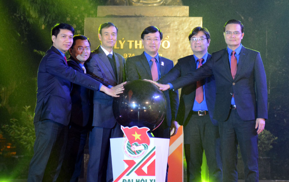 Dạ hội chào mừng thành công Đại hội Đoàn TNCS Hồ Chí Minh lần thứ XI