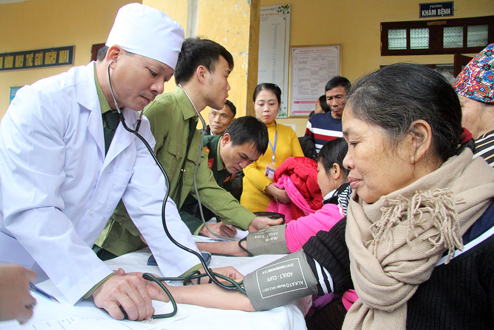 Cục Hậu cần, Tổng cục Hậu cần khám bệnh, cấp thuốc miễn phí, tặng quà người có công