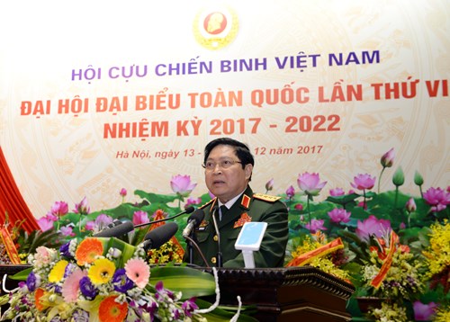 Cán bộ, chiến sĩ Quân đội nhân dân Việt Nam nguyện kế tục xứng đáng sự nghiệp cách mạng vẻ vang của các thế hệ cha anh (*)