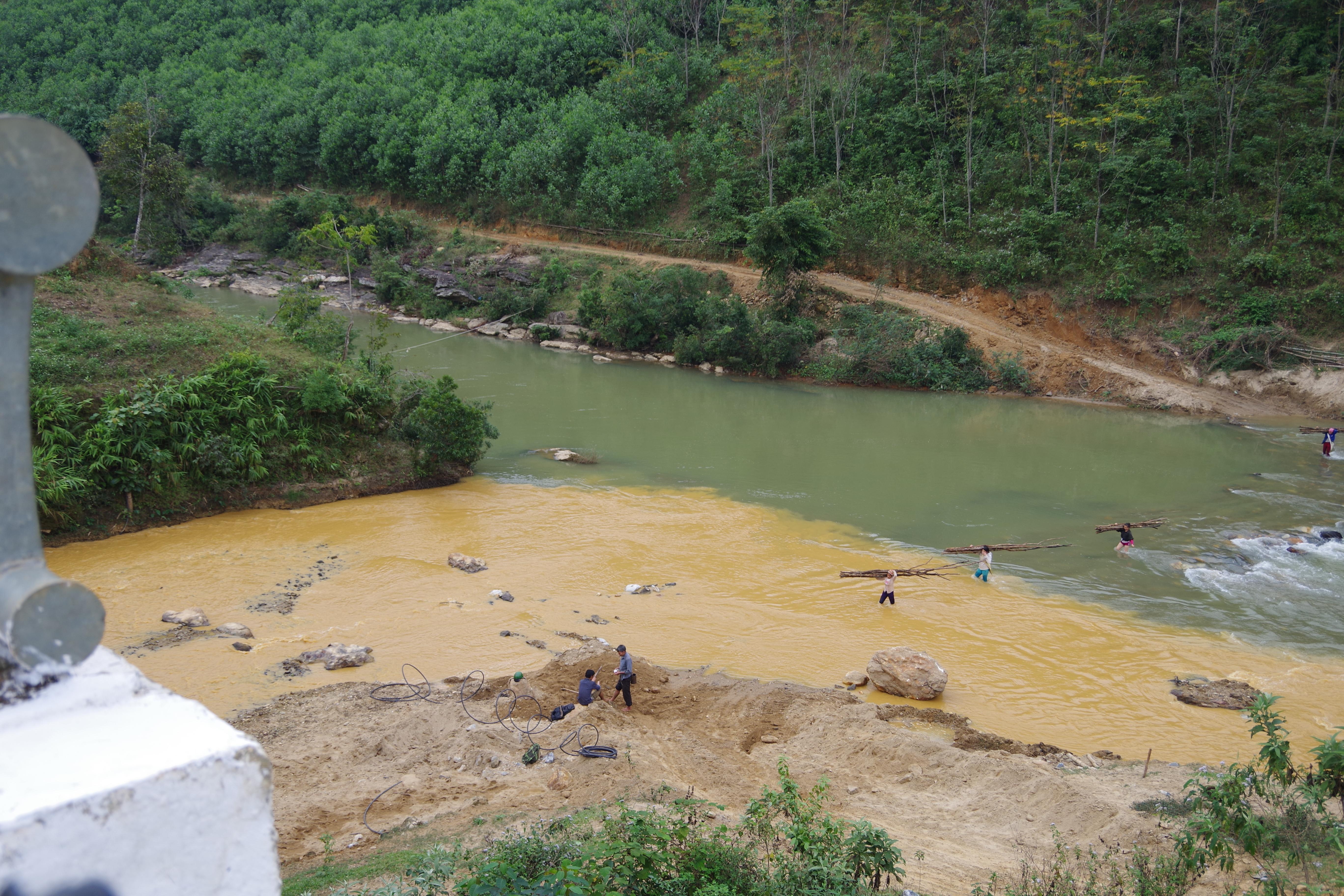 Lợi dụng hoàn thổ mặt bằng để khai thác vàng trái phép