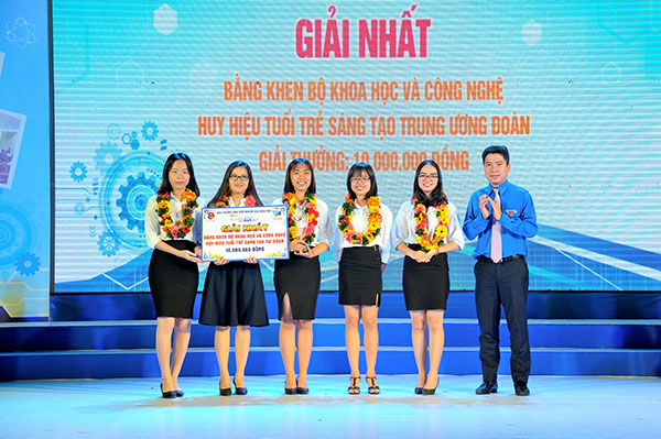 Trao Giải thưởng sinh viên nghiên cứu khoa học lần thứ 19 