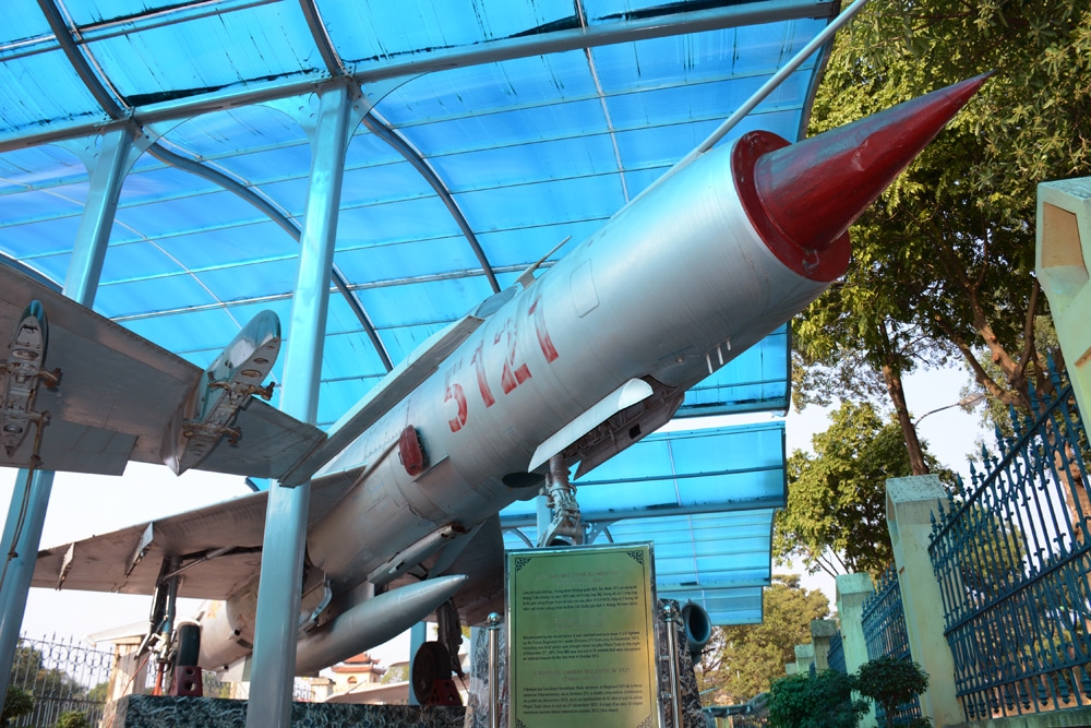 Sau những chiến công vang dội của Bộ đội Tên lửa, đêm 27-12-1972, chiếc máy bay Mig-21 mang số hiệu 5121 đã cùng với phi công Phạm Tuân xuất kích từ sân bay Yên Bái, bắn rơi 1 máy bay ném bom chiến lược B-52. Chiếc máy bay Mig-21 nói trên đã được công nhân là Bảo vật Quốc gia, đang được trưng bày tại Bảo tàng Lịch sử Quân sự Việt Nam.